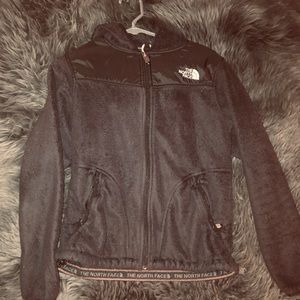 Zip up North Face jacket!